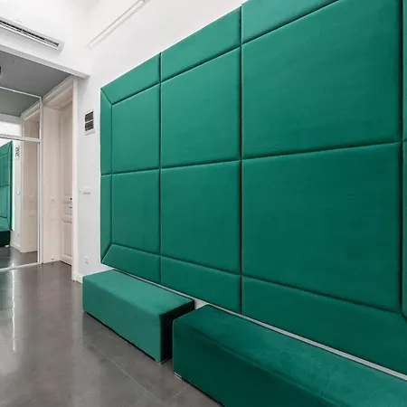 Emerald Chic - *