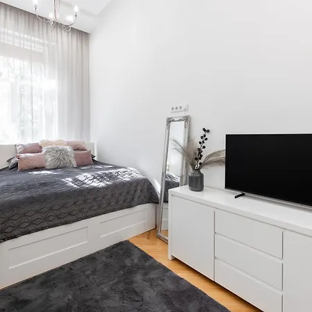 Emerald Chic - Apartment Debrecen