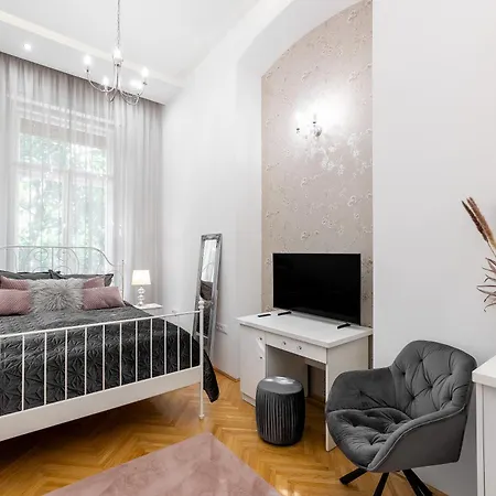 Emerald Chic - * Debrecen